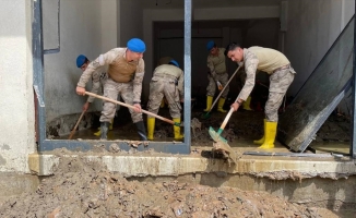 Jandarma Bozkurt'taki selin yaralarını sarmak için yeniden sahada