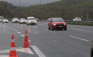 Otoyollarda otomobiller için yükseltilen hız sınırları belirlendi