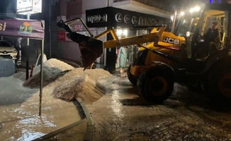 Sinop'ta sağanak su baskınlarına neden oldu