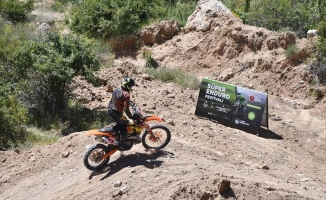 Enduro tutkunları Sivas'ta düzenlenen festivalde bir araya geldi