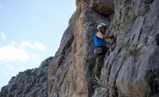 Görme engelli Türk dağcı Turhan, Viea Ferrata'ya tırmandı
