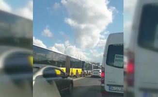 İstanbul'da arızalanan metrobüs araç yoğunluğu oluşturdu