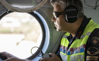 Jandarma turizm kenti Antalya'da trafiği helikopterle denetledi