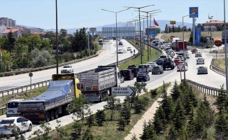 'Kilit kavşak' Kırıkkale'de bayram öncesi trafik yoğunluğu başladı