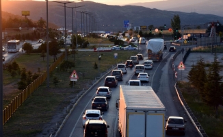 “Kilit kavşak“ Kırıkkale'de bayramın son gününde dönüş hareketliliği başladı