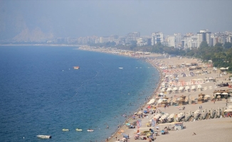 Antalya'da yoğun nem bunalttı