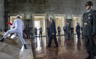 Cumhurbaşkanı Erdoğan başkanlığındaki YAŞ üyeleri Anıtkabir'i ziyaret etti