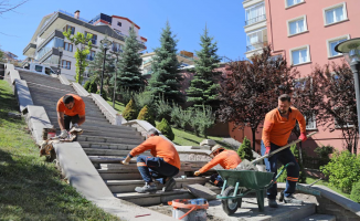 ÇANKAYA'NIN PARKLARINDA BAKIM ONARIM MESAİSİ